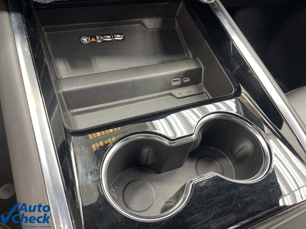 Used 2025 Chevrolet Suburban Z71 image 27