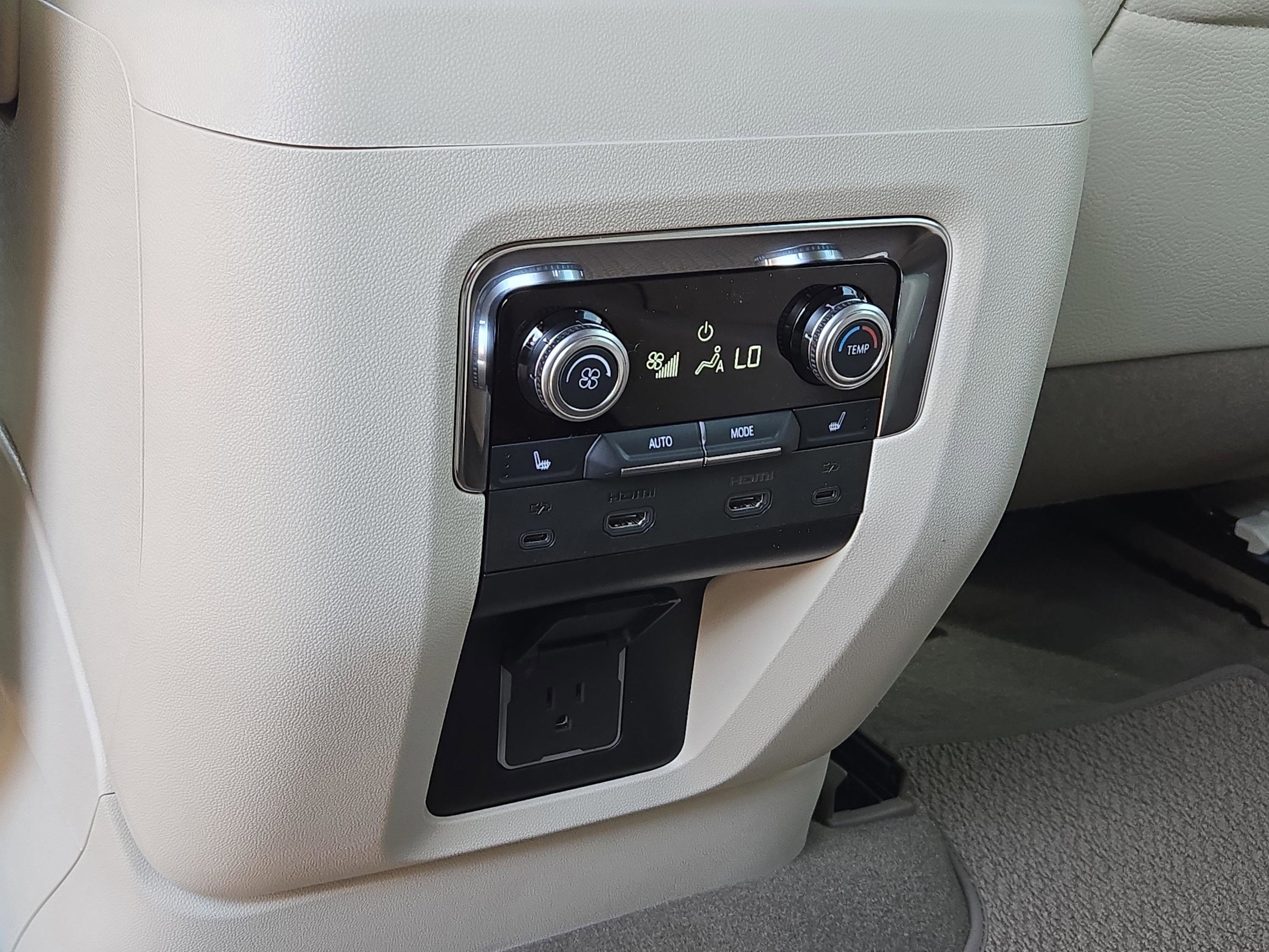 New 2026 GMC Yukon XL Denali w/ Advanced Technology Package image 19