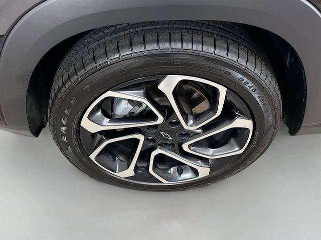 Used 2025 Chevrolet Trax RS w/ Sunroof Package FWD image 32