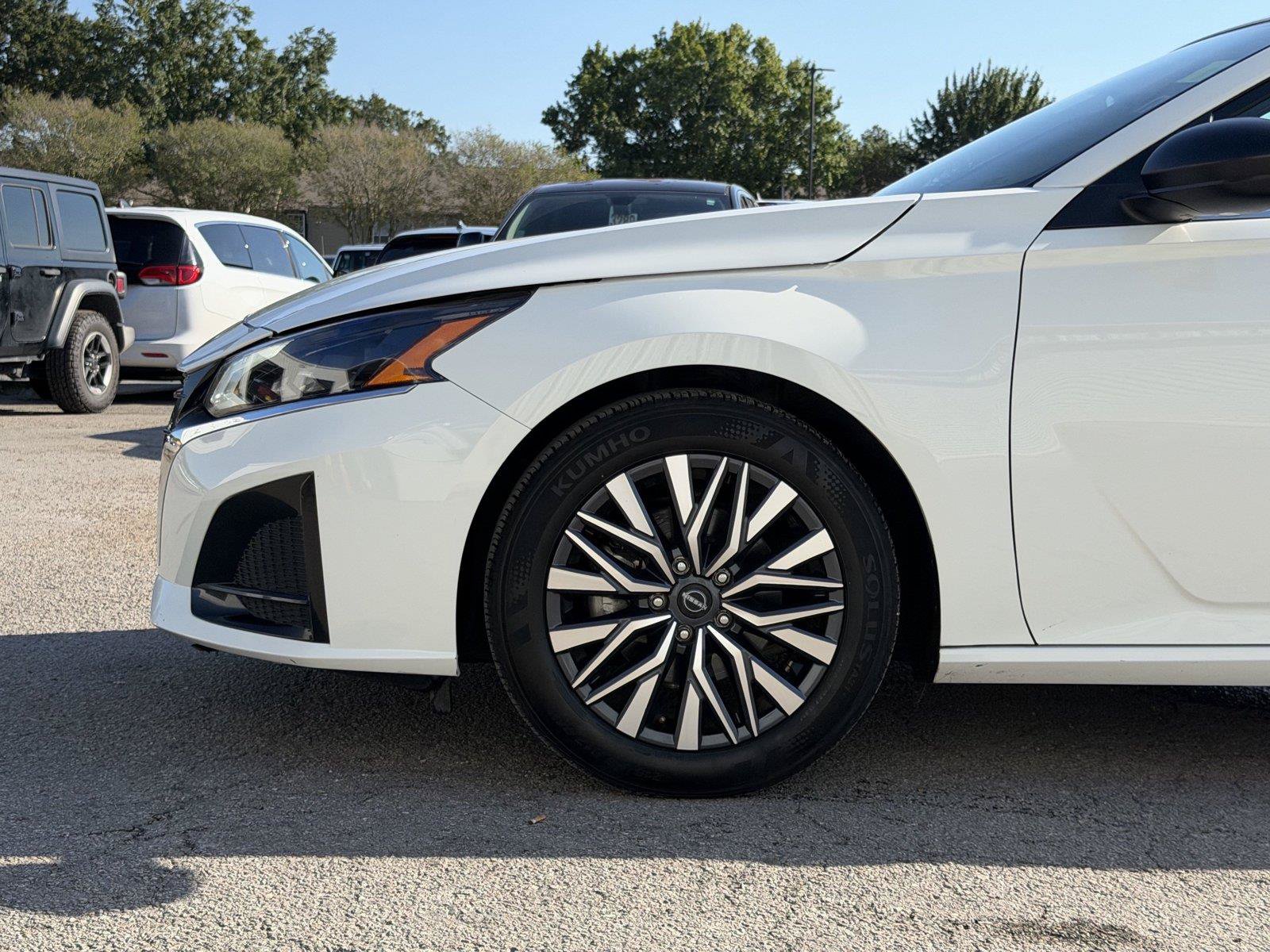 Used 2025 Nissan Altima 2.5 SV FWD image 10