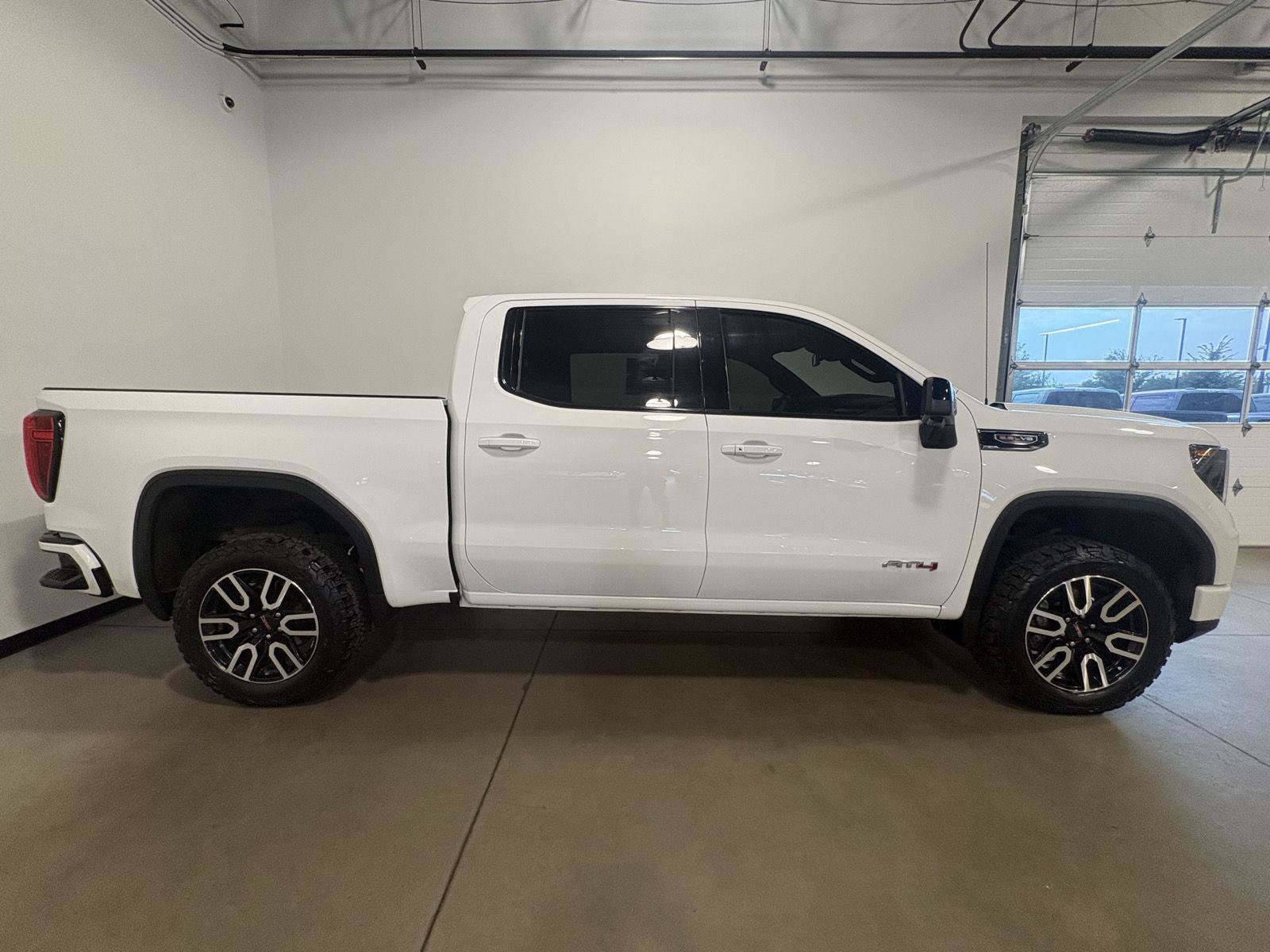 Used 2023 GMC Sierra 1500 AT4 w/ AT4 Preferred Package AWD/4WD image 2