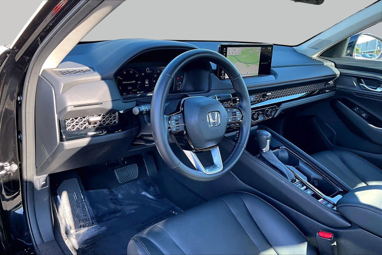 Used 2023 Honda Accord Touring image 18