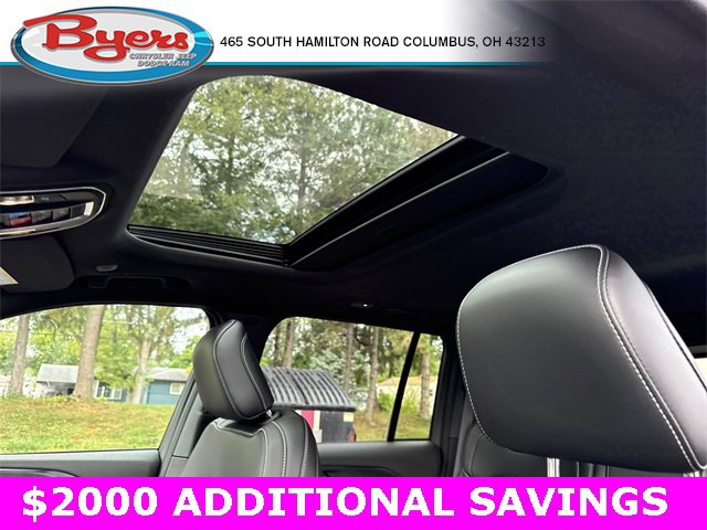 New 2025 Jeep Grand Cherokee Altitude image 4