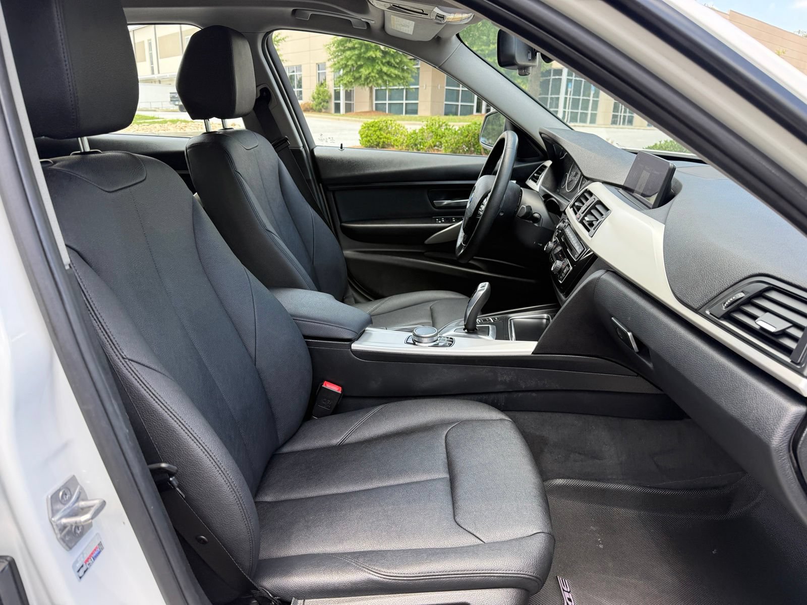 Used 2018 BMW 320i xDrive Sedan AWD/4WD image 36