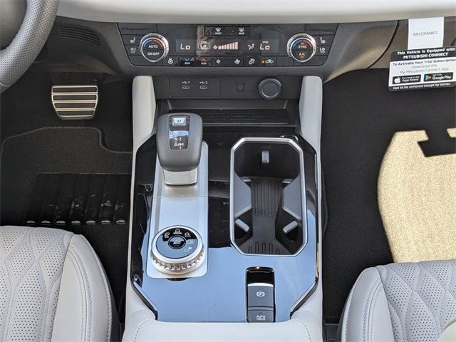 New 2025 Mitsubishi Outlander SEL image 17