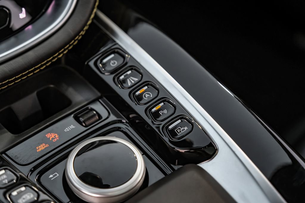 Used 2021 Aston Martin DBX image 28