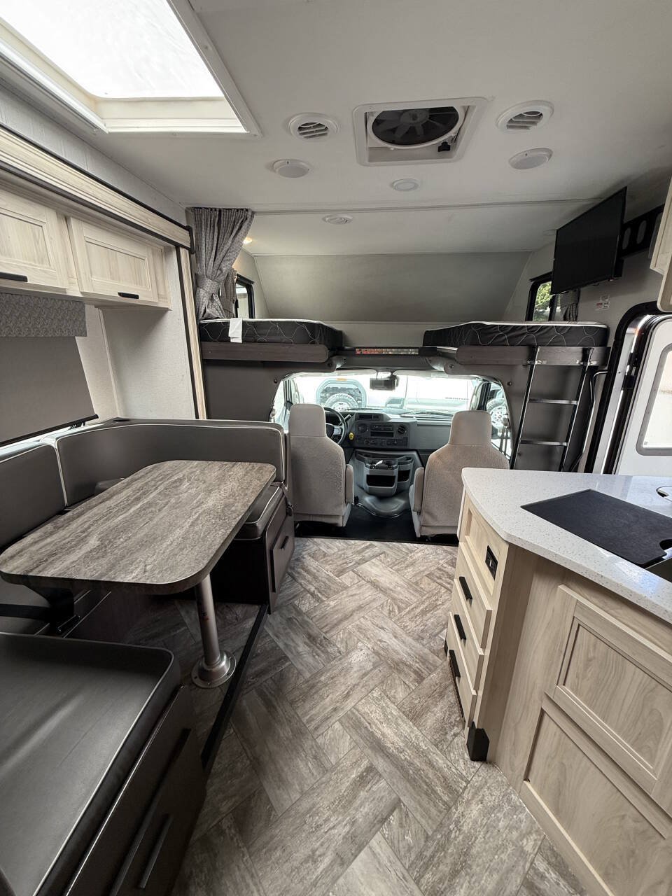 Used 2022 Ford E-450 and Econoline 450 Super Duty w/ Motorhome Prep Package RWD image 15
