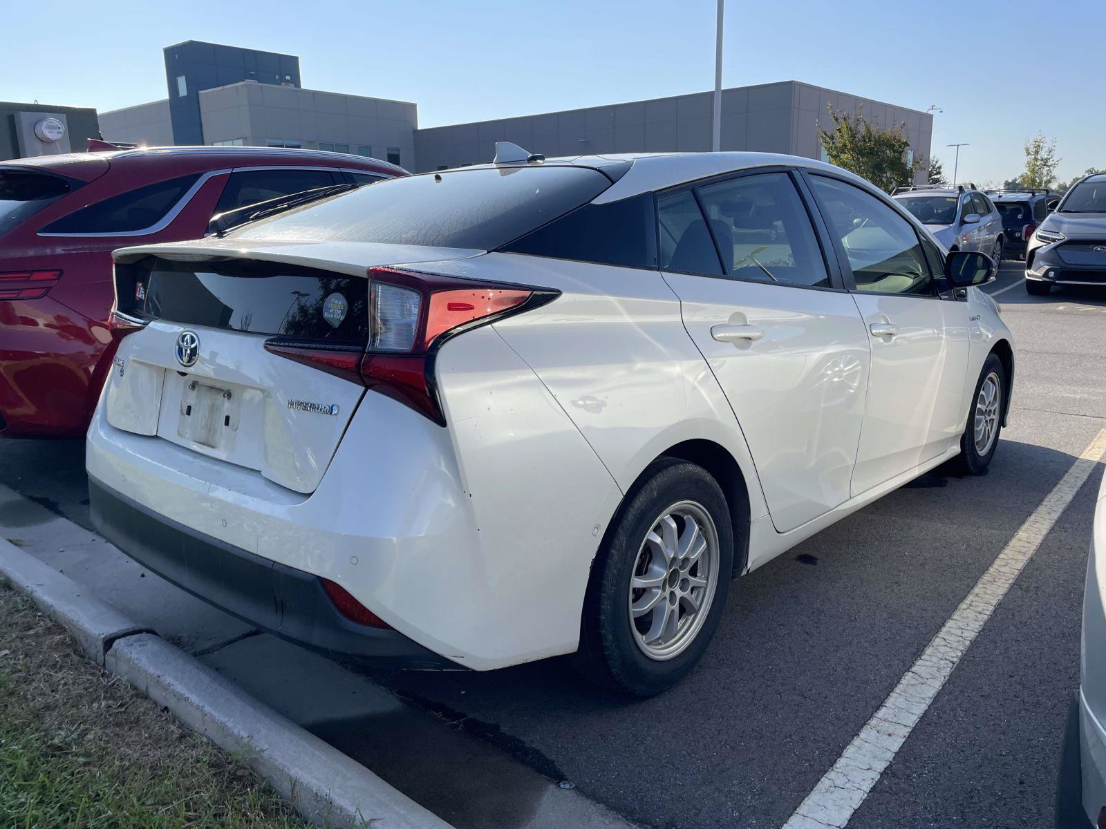 Used 2019 Toyota Prius LE FWD image 4