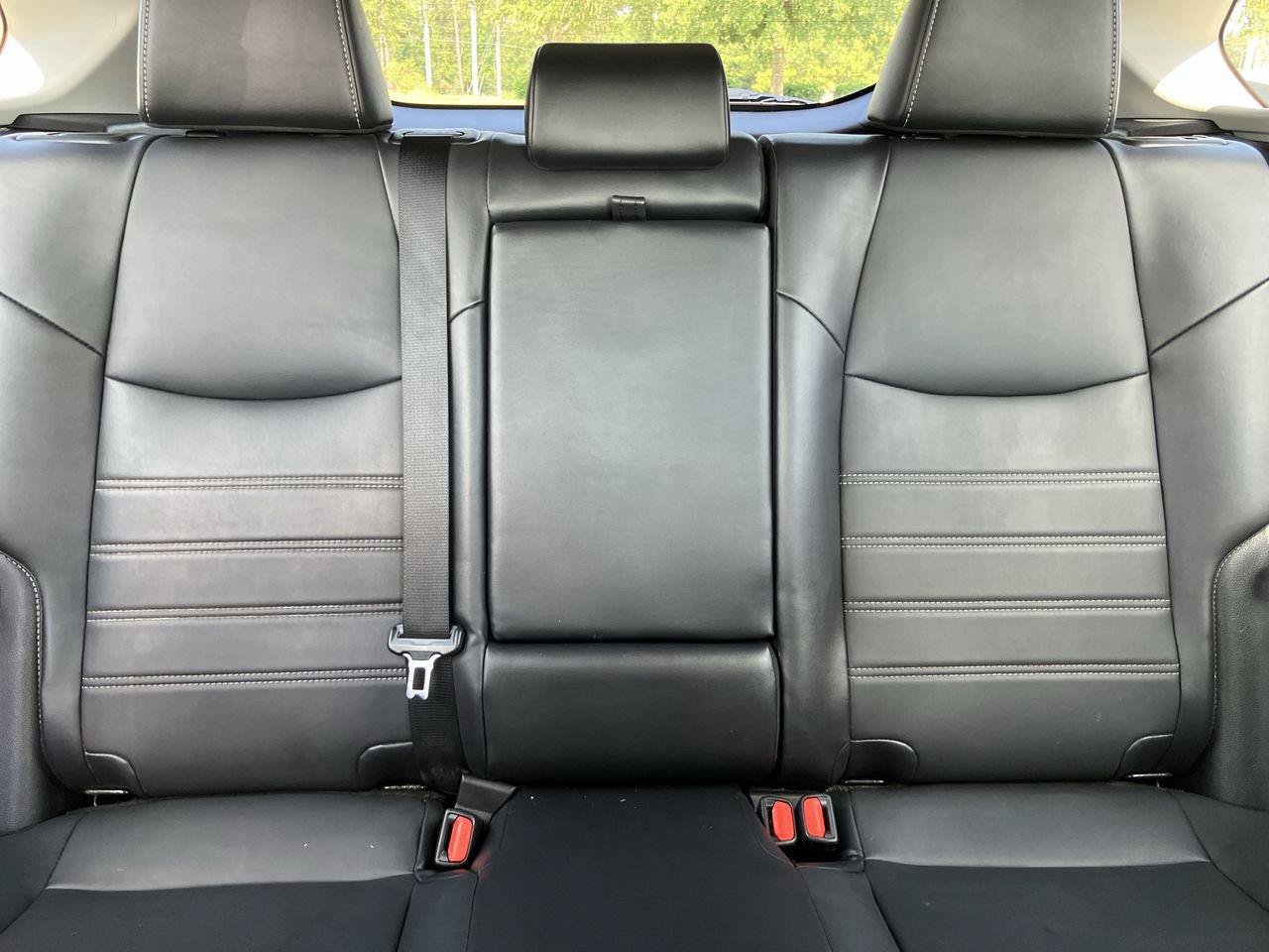 Used 2022 Toyota RAV4 XLE Premium AWD/4WD image 31