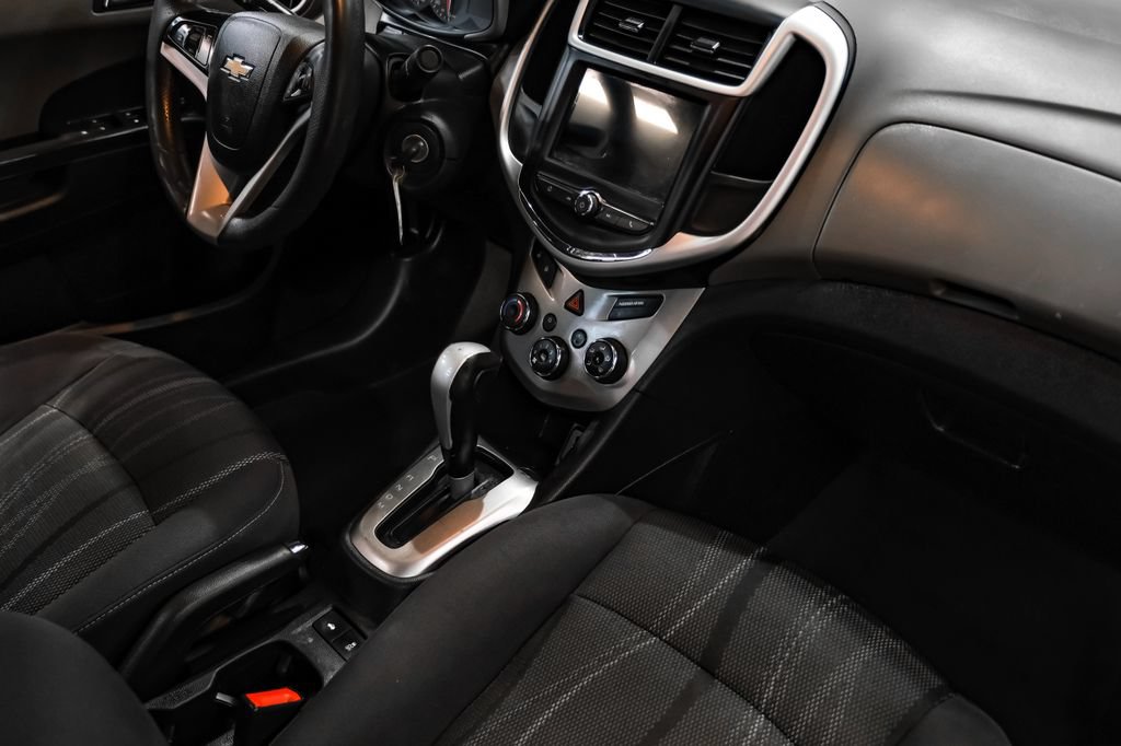 Used 2018 Chevrolet Sonic LT FWD image 21