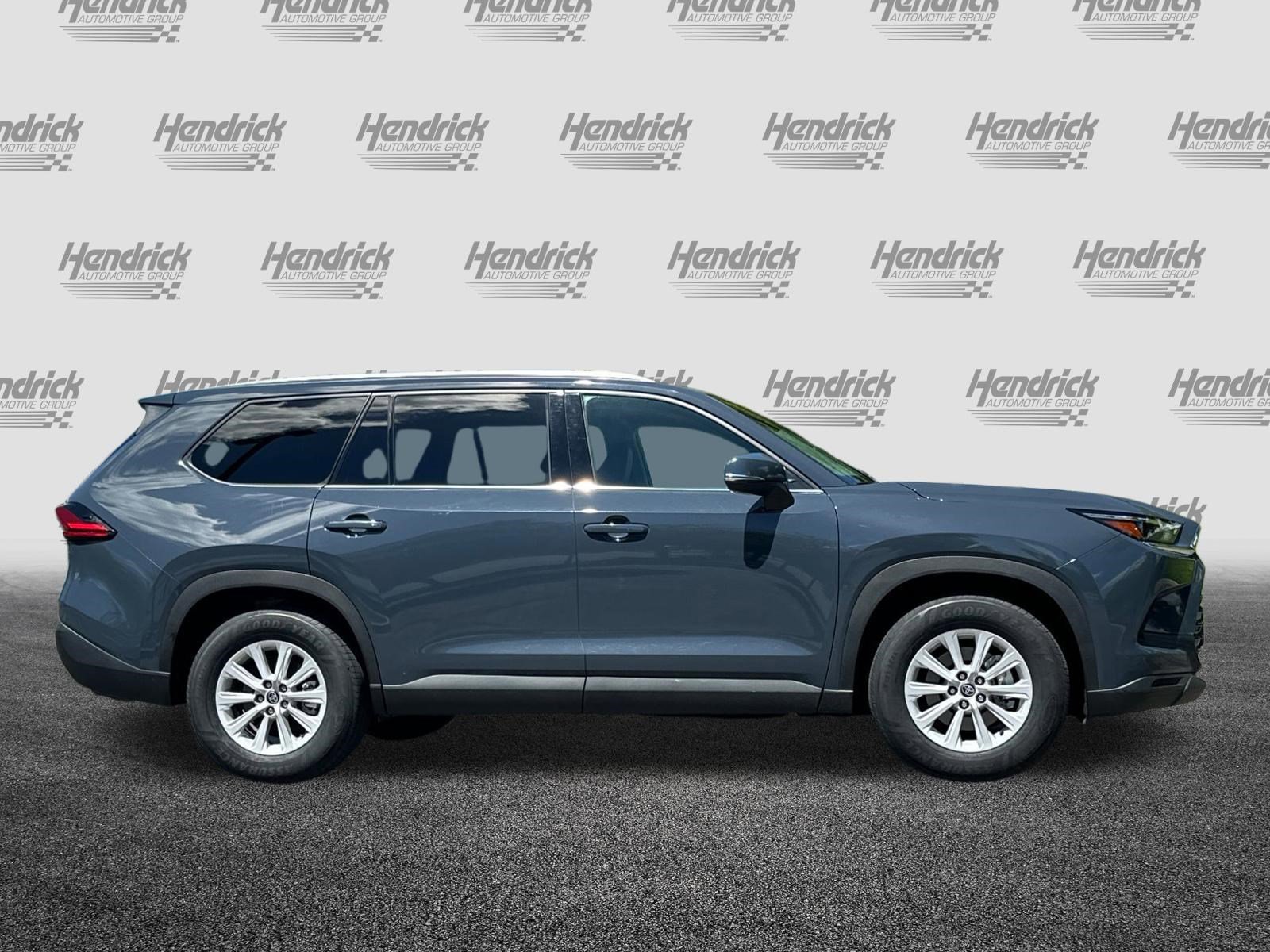 Used 2024 Toyota Grand Highlander XLE FWD image 3