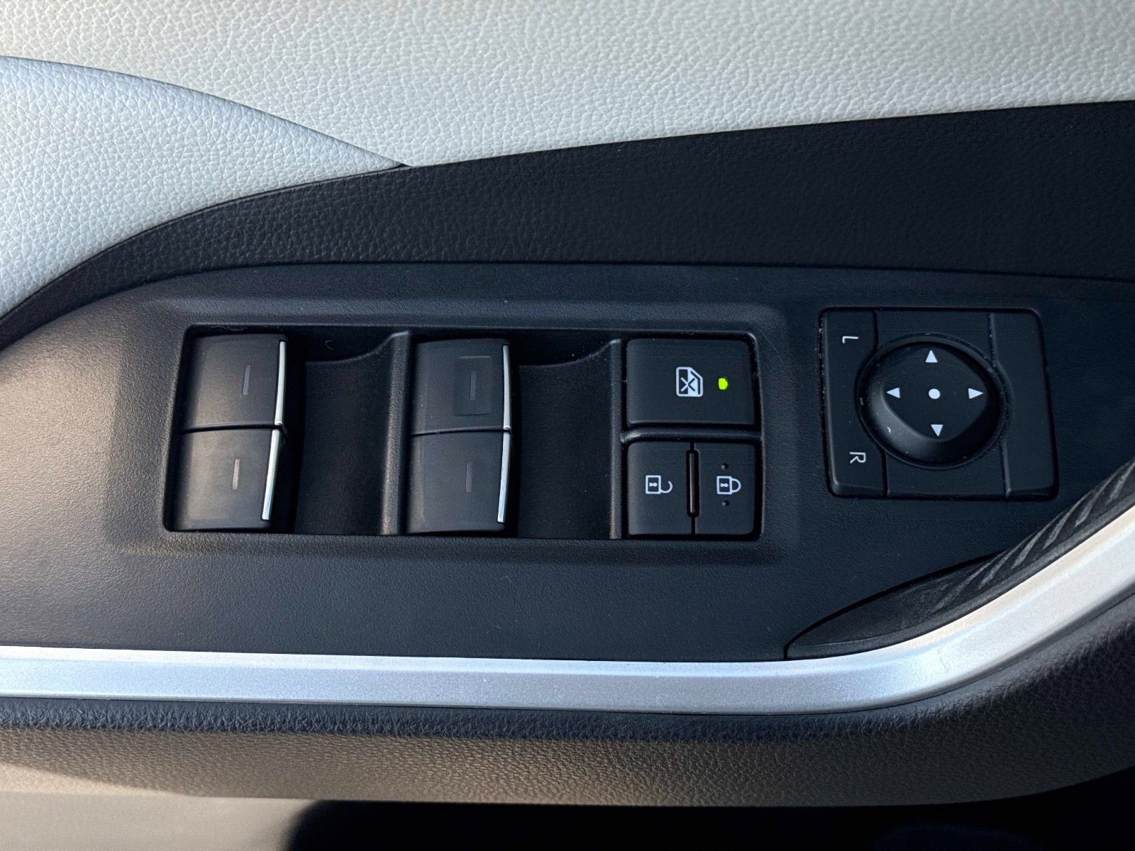 Used 2024 Toyota RAV4 XLE Premium image 21