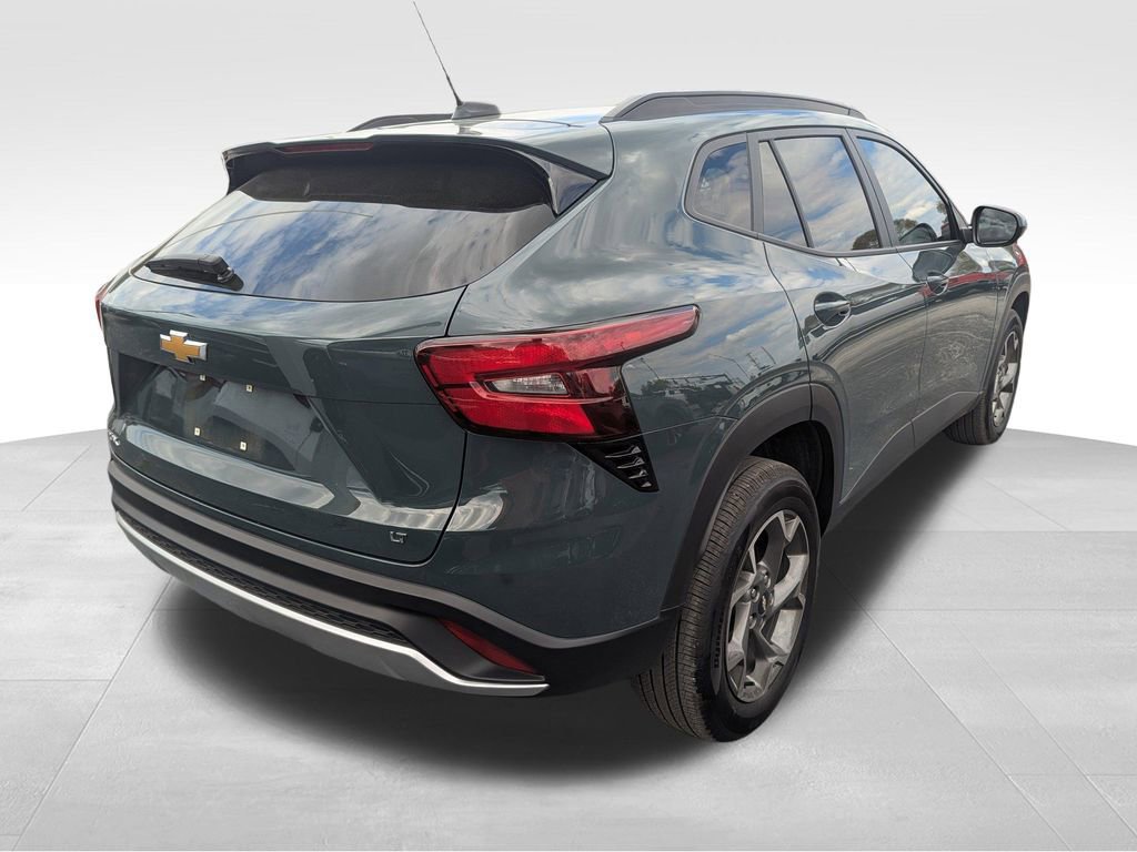 Used 2025 Chevrolet Trax LT image 8