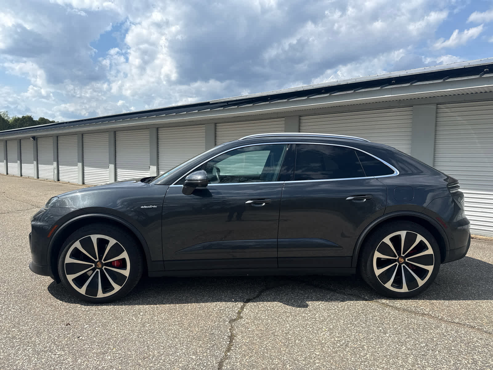 Used 2025 Porsche Macan 4S Electric AWD/4WD image 3