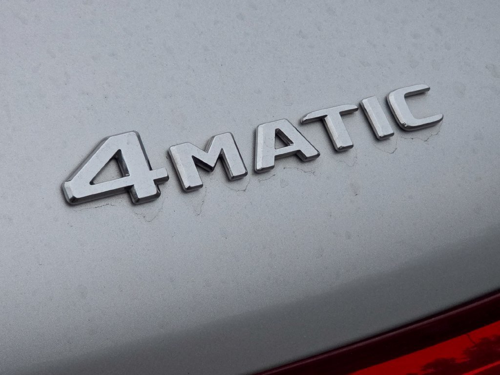 Used 2019 Mercedes-Benz GLC 300 4MATIC image 4