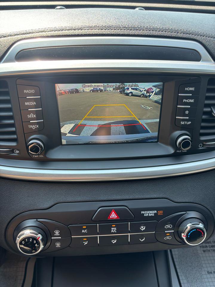 Used 2020 Kia Sorento AWD V6 image 18