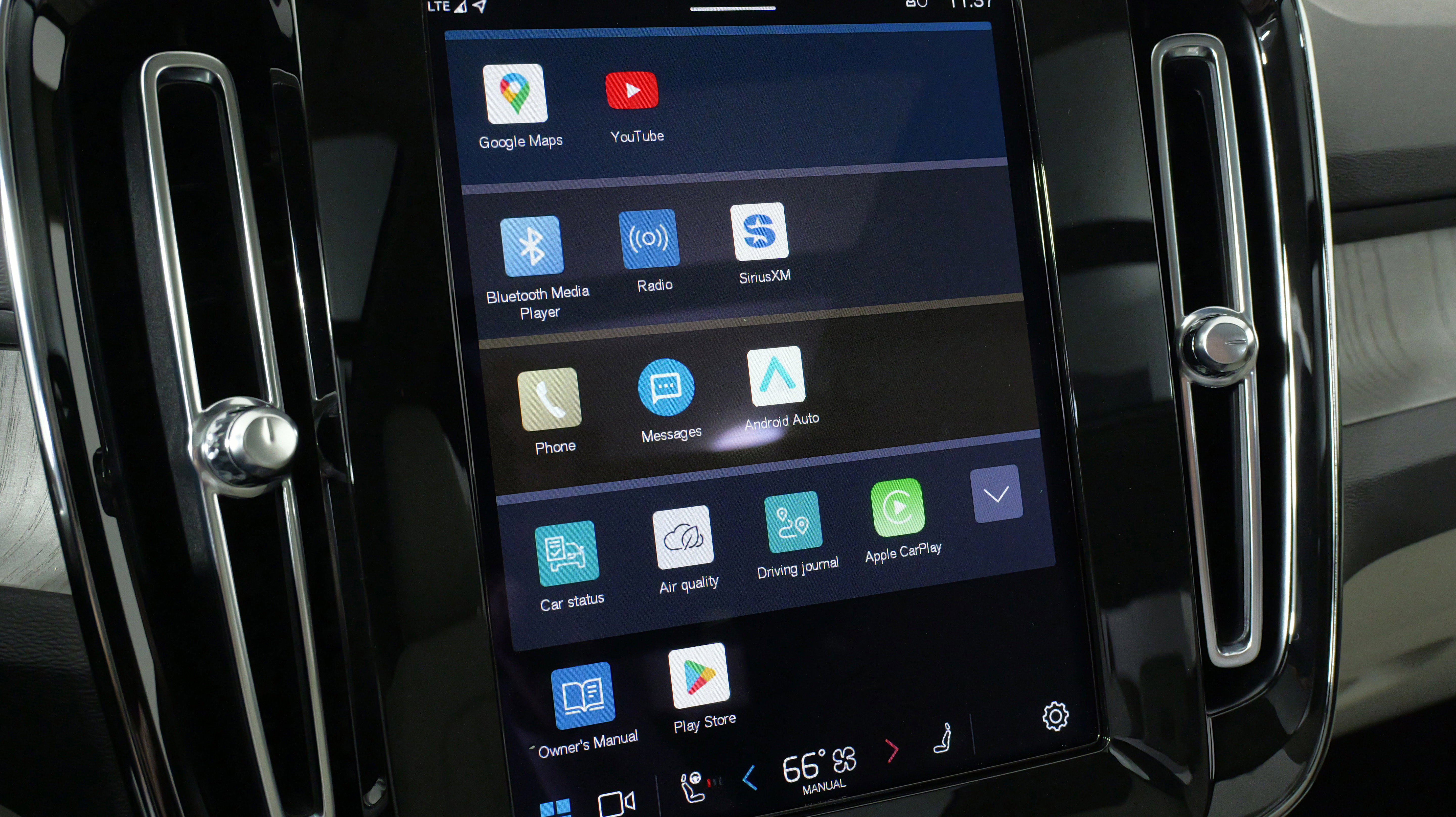 Used 2024 Volvo XC40 B5 Plus w/ Climate Package image 53