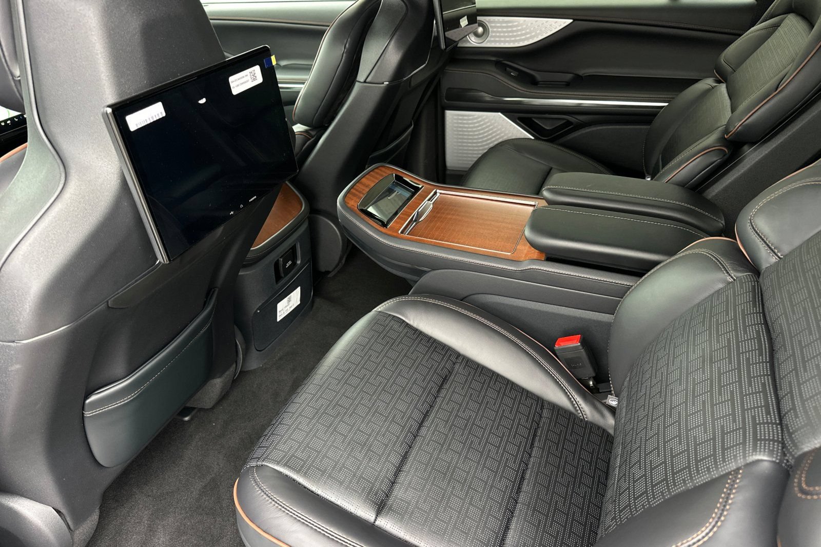 New 2026 Lincoln Navigator L Black Label AWD/4WD image 11