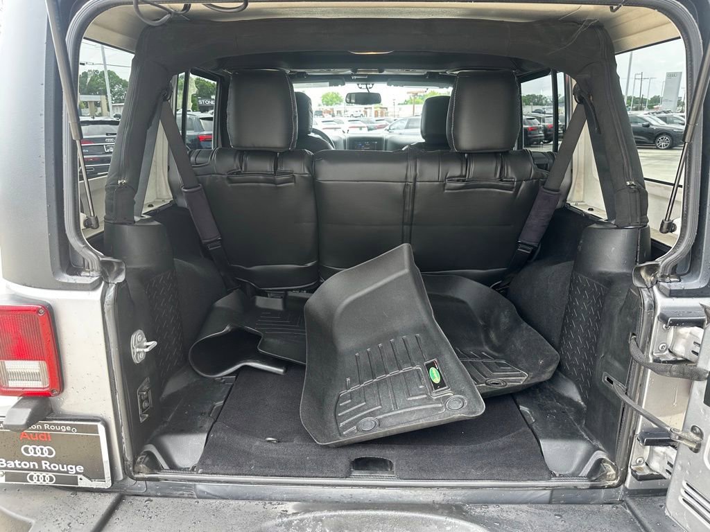 Used 2018 Jeep Wrangler Unlimited Rubicon w/ Connectivity Group AWD/4WD image 24