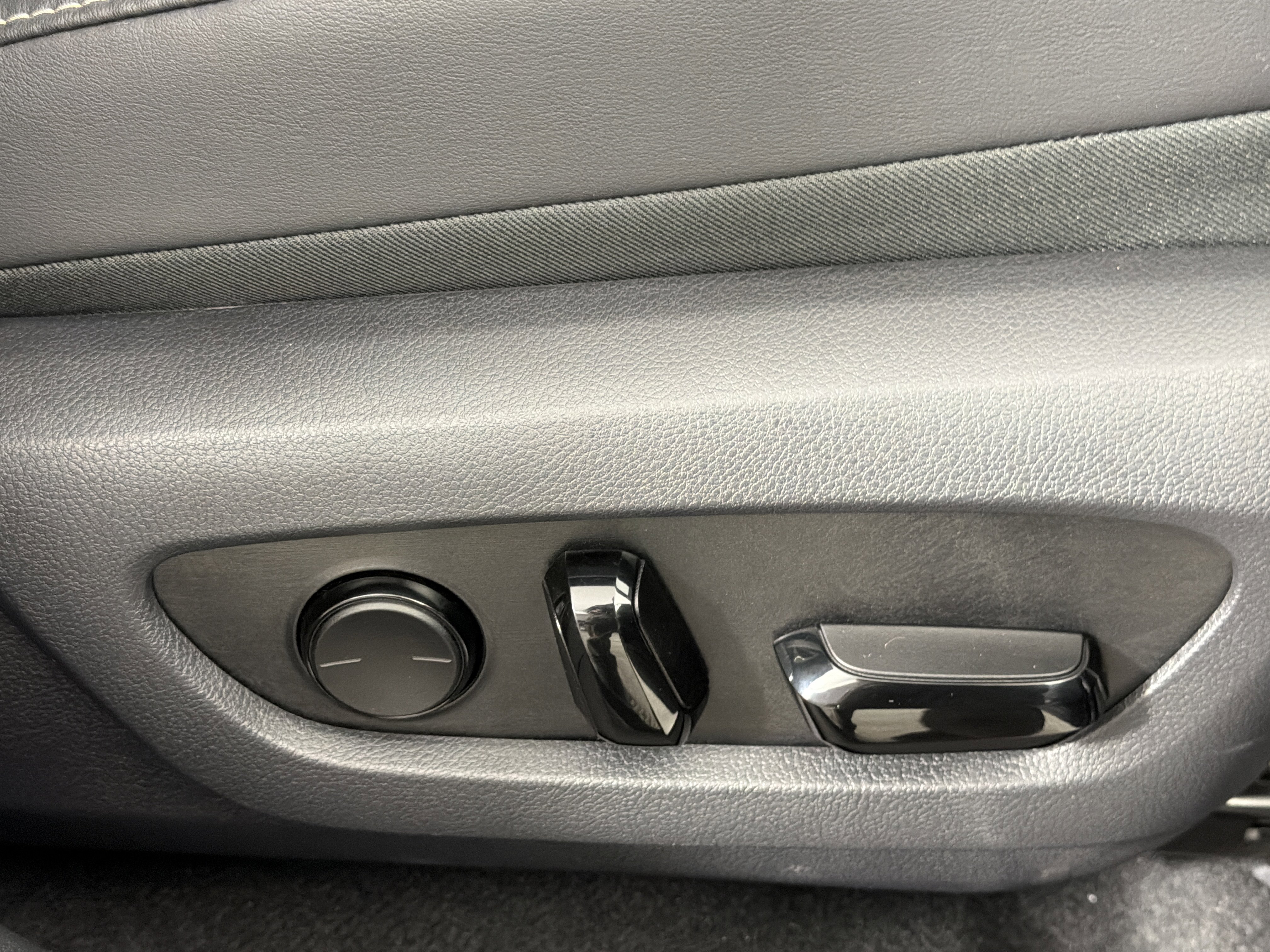 Used 2025 Lexus RX 350h w/ Convenience Package image 31