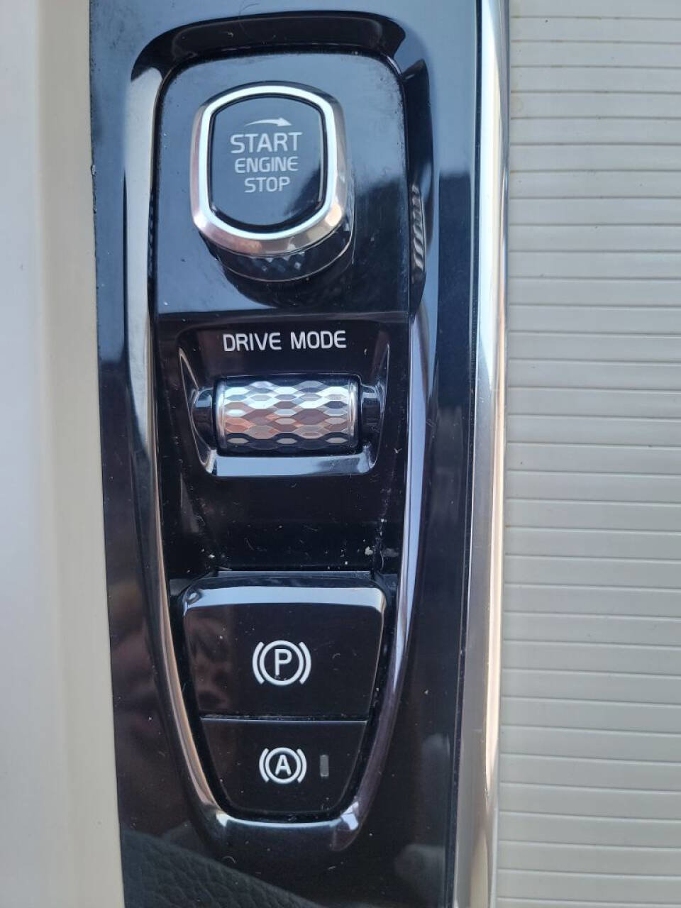 Used 2019 Volvo S60 T5 Momentum w/ Premium Package image 22