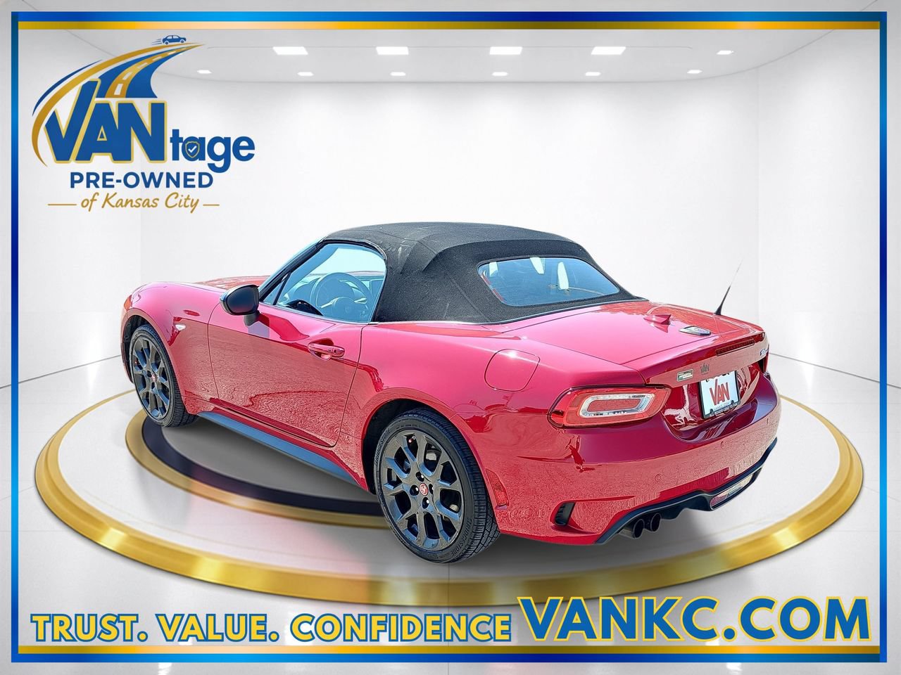 Used 2017 FIAT 124 Spider Abarth RWD image 9