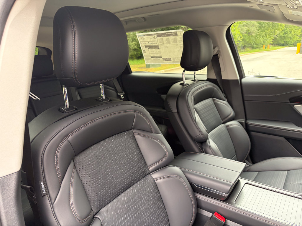 New 2026 Lincoln Nautilus Reserve AWD/4WD image 32