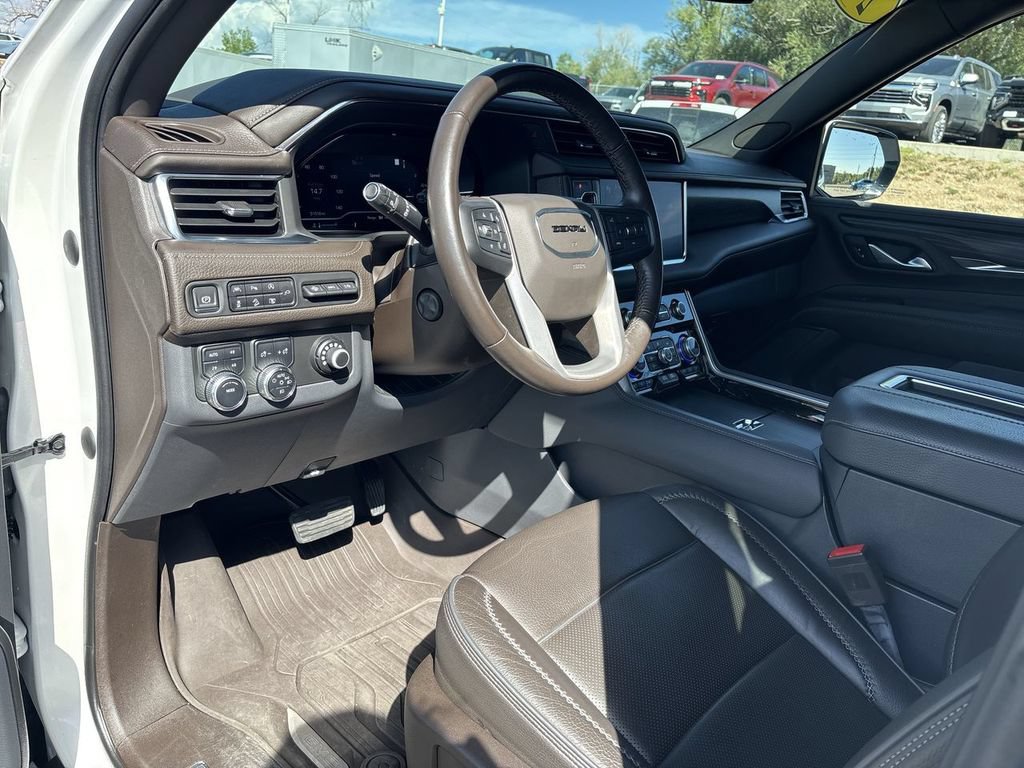 Used 2022 GMC Yukon Denali AWD/4WD image 13