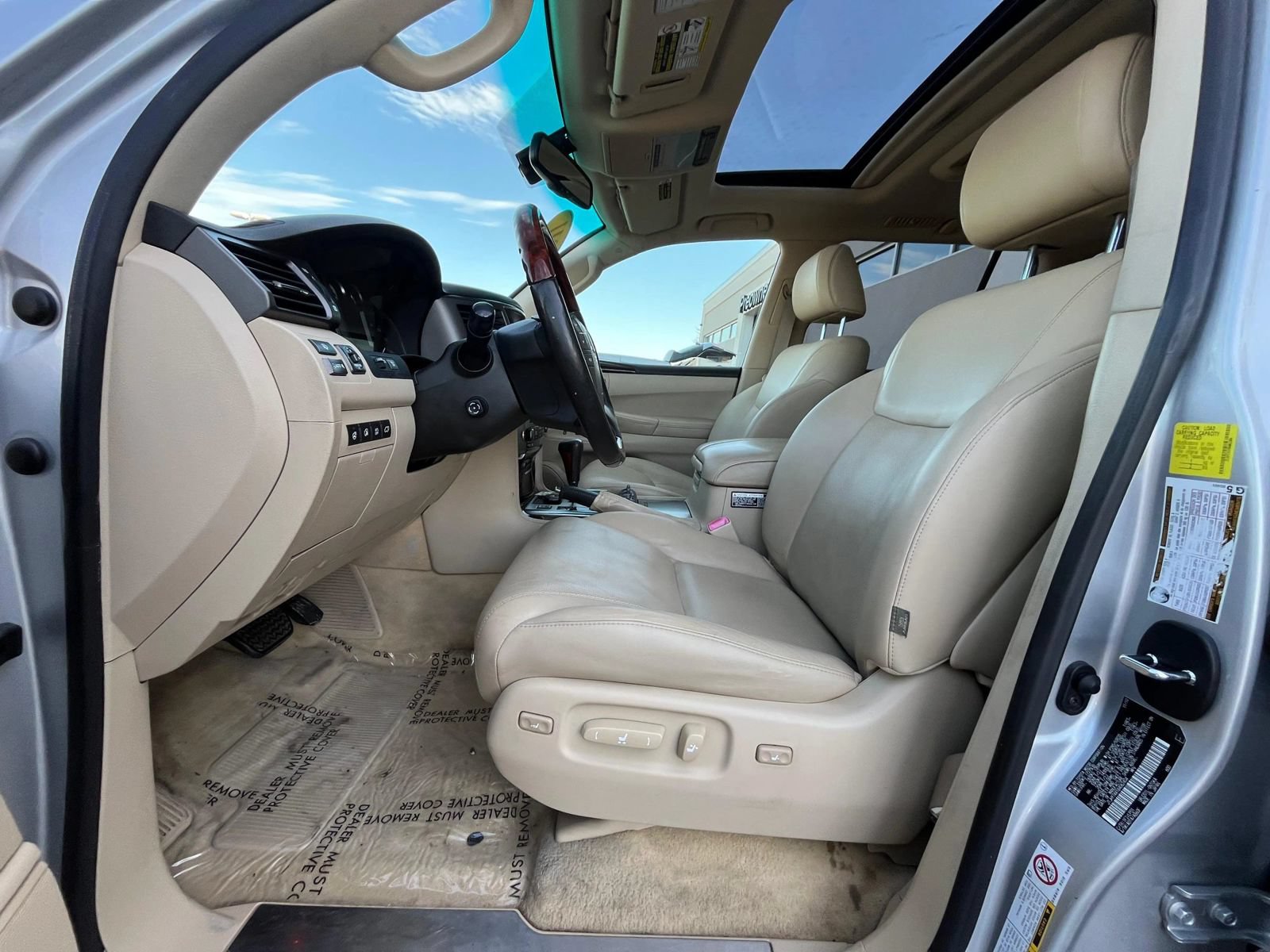 Used 2011 Lexus LX 570 4WD w/ Luxury Pkg image 27