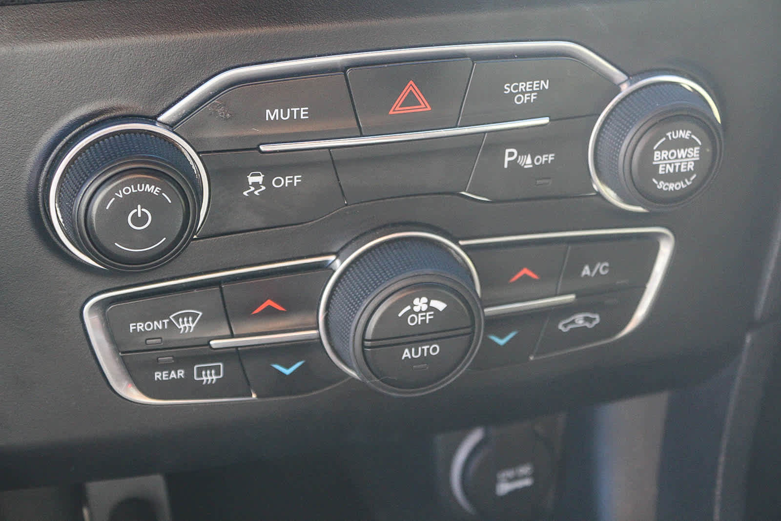 Used 2017 Dodge Charger SXT w/ Plus Group image 34