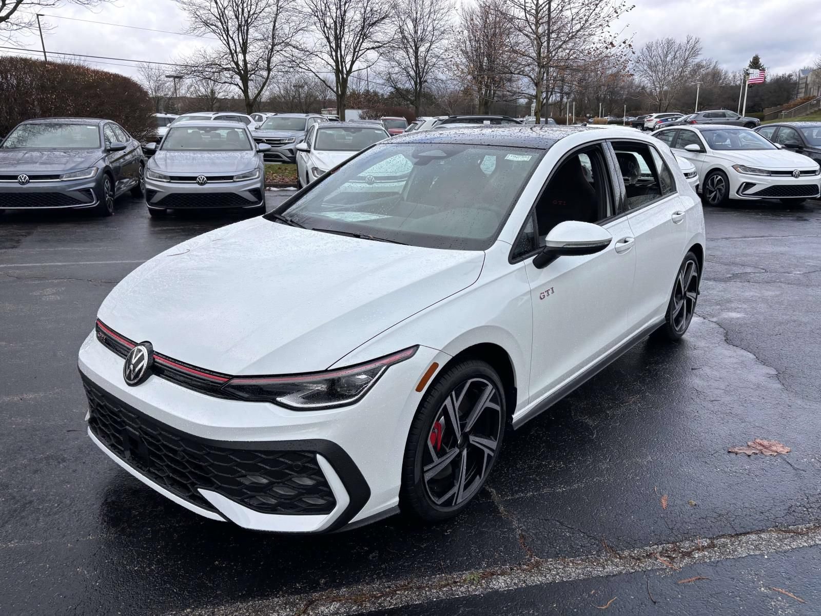 New 2026 Volkswagen GTI SE FWD image 3