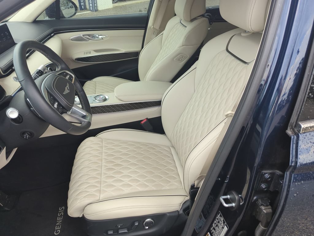Used 2023 Genesis GV70 3.5T Sport w/ Sport Prestige Package AWD/4WD image 12