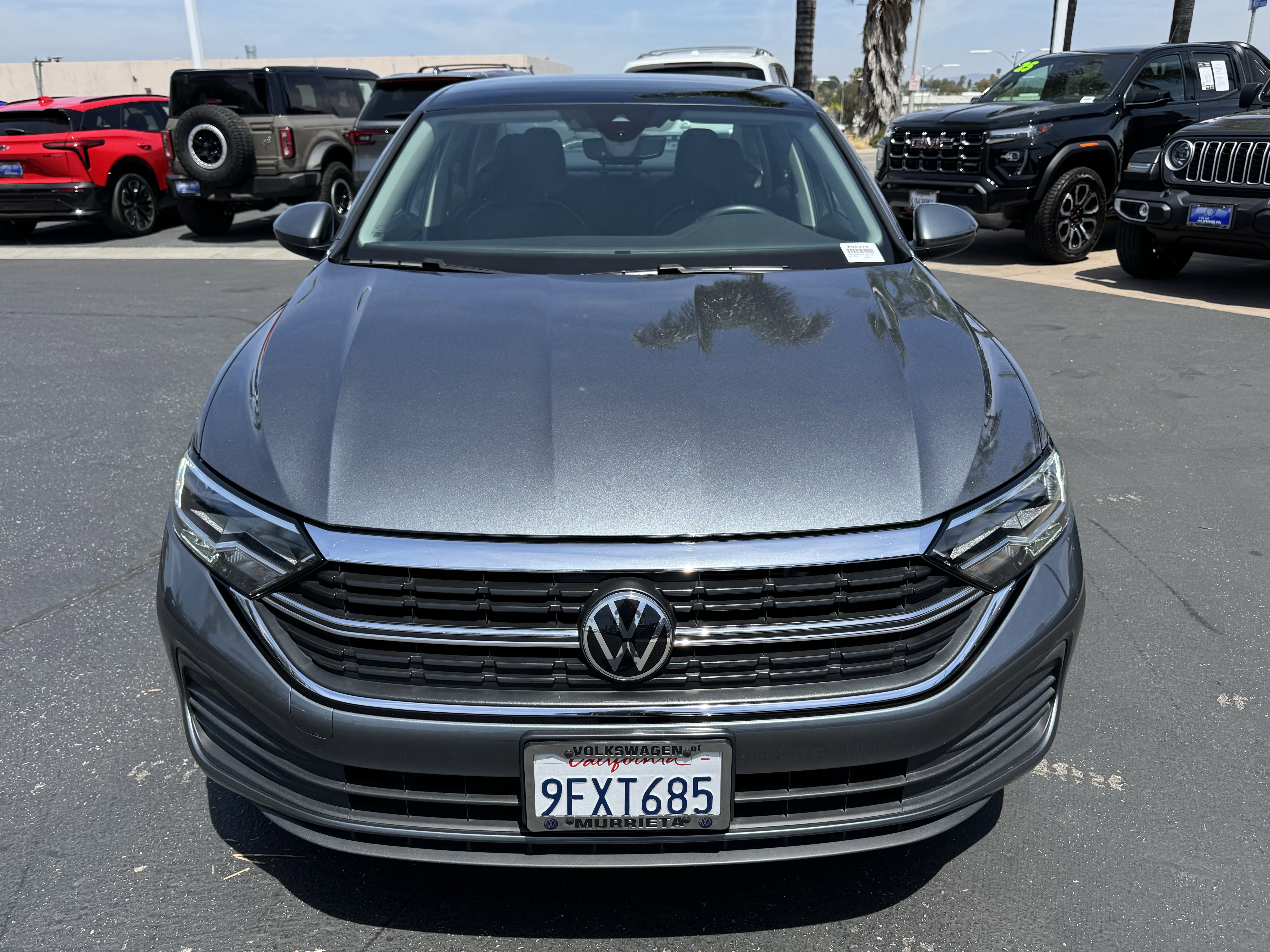 Used 2023 Volkswagen Jetta SE w/ Panoramic Sunroof Package FWD image 3