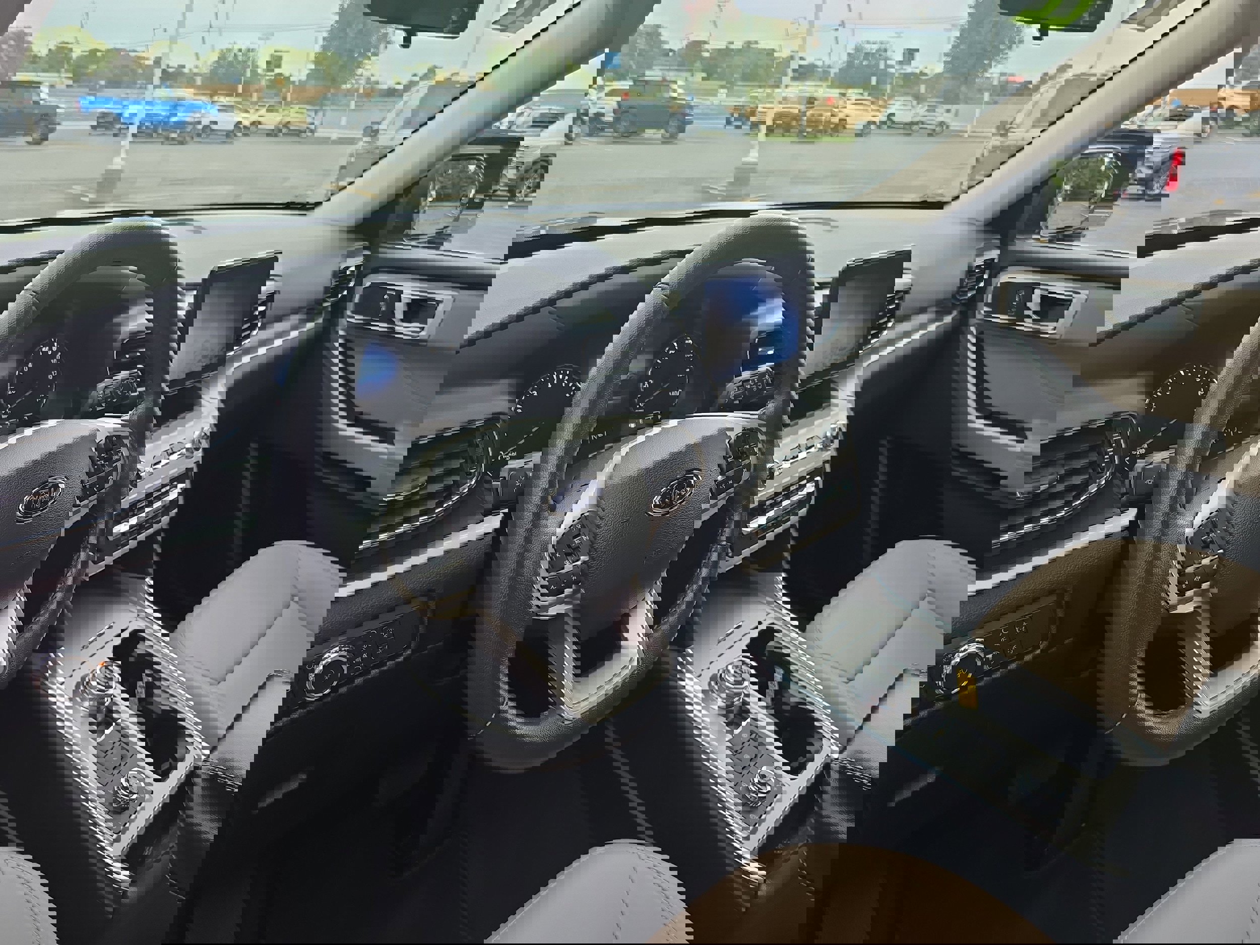 Used 2022 Ford Explorer XLT image 10