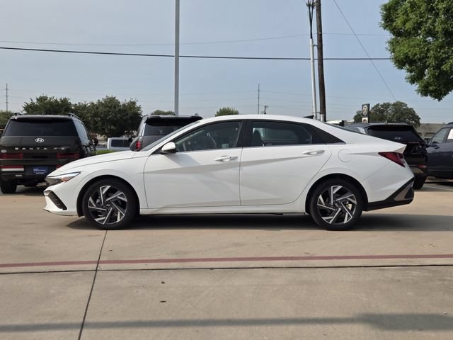 Certified 2025 Hyundai Elantra SEL FWD image 4