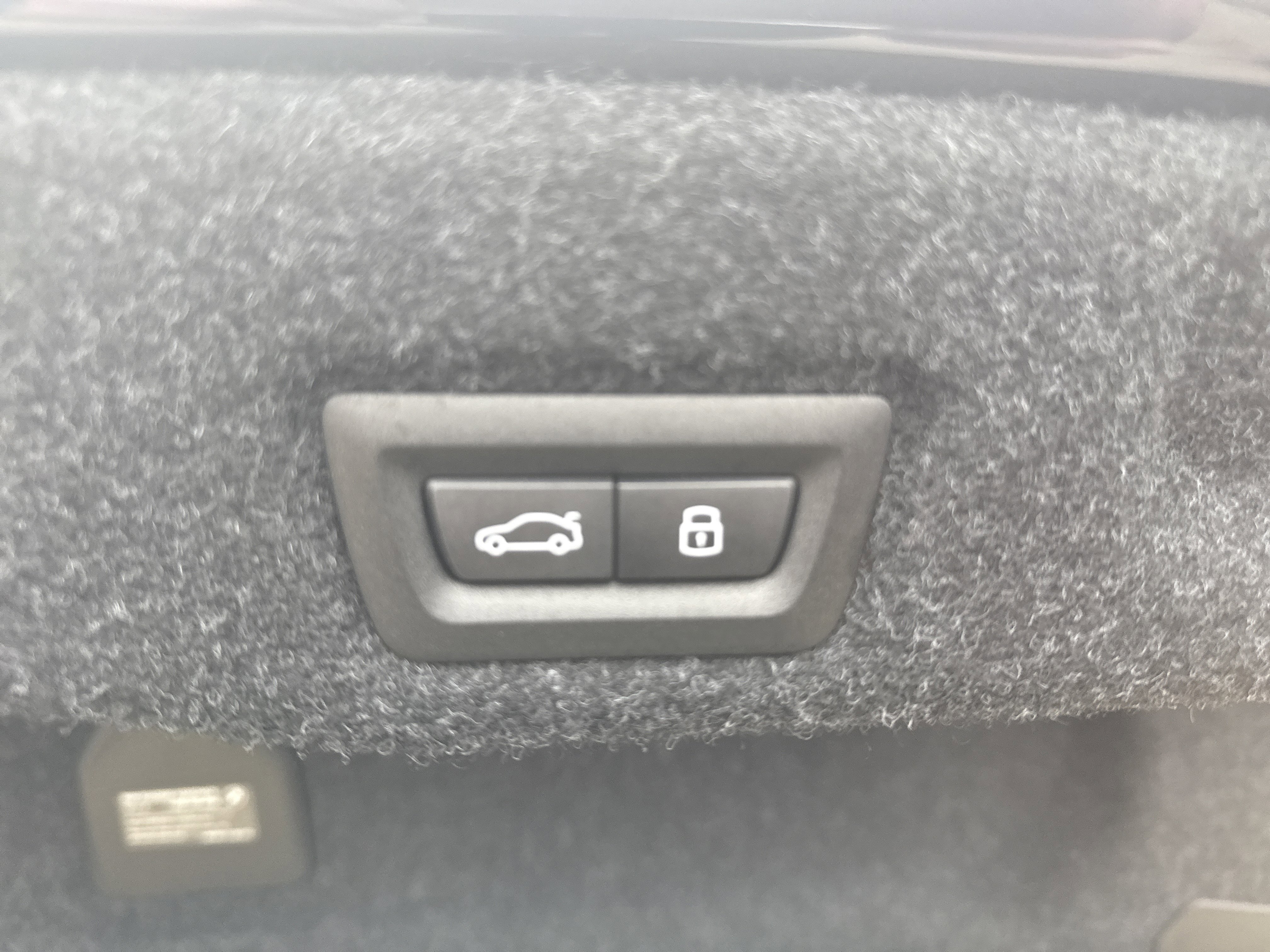 New 2026 BMW 550e xDrive image 25