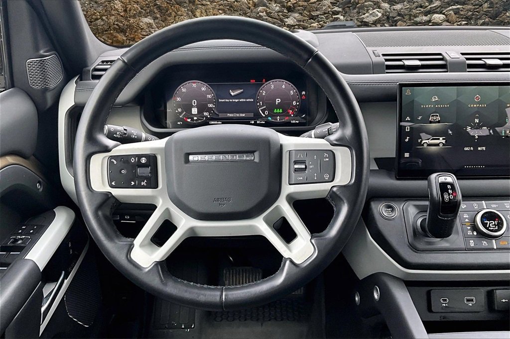 Used 2024 Land Rover Defender 110 SE image 5