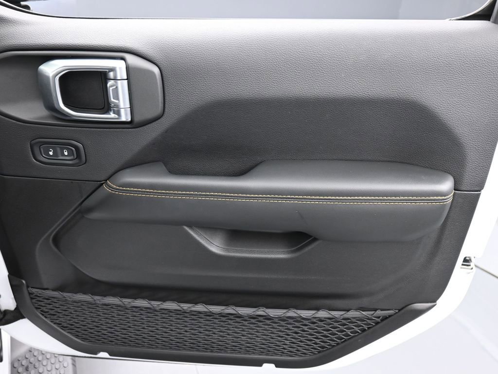 Used 2025 Jeep Wrangler Unlimited Sahara image 17