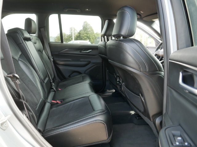 Used 2024 Jeep Grand Cherokee Altitude AWD/4WD image 19