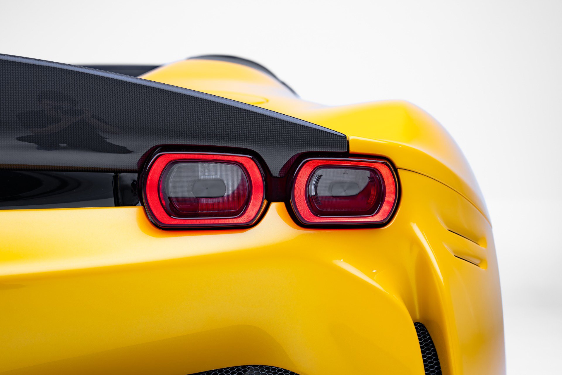 Used 2023 Ferrari SF90 Spider AWD/4WD image 42