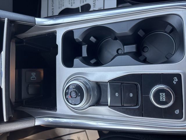 Used 2023 Ford Explorer XLT w/ Equipment Group 202A image 11