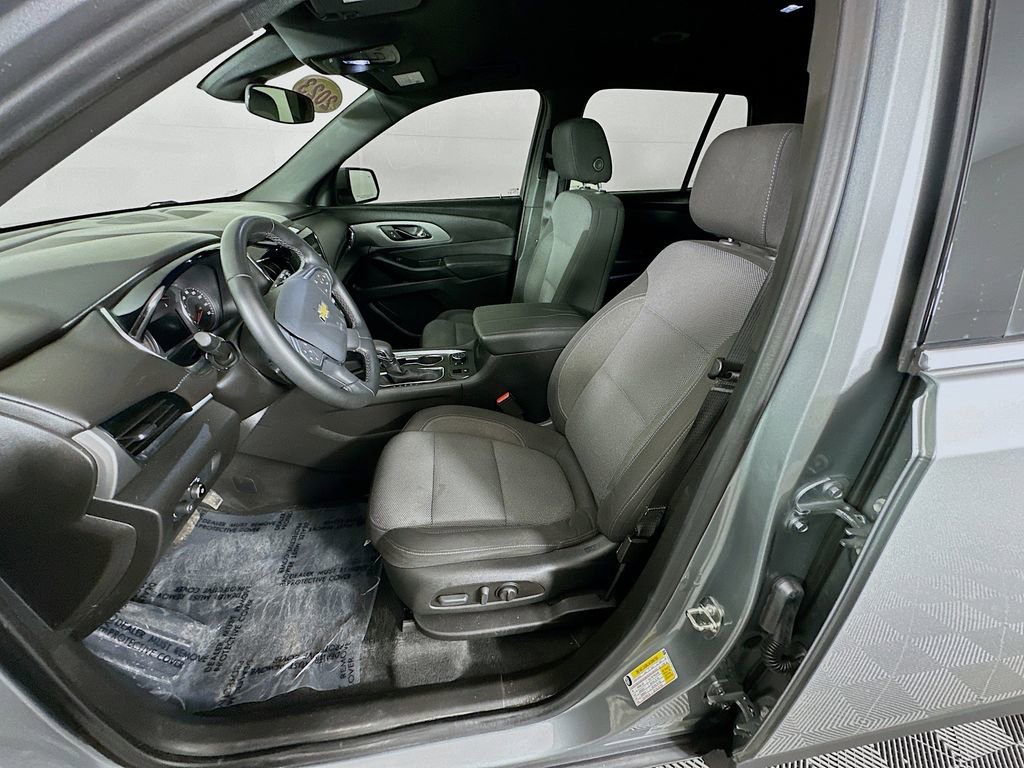 Used 2023 Chevrolet Traverse LT image 30