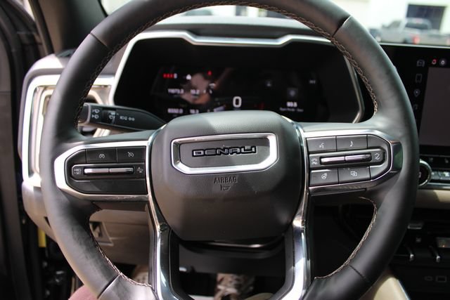 Used 2025 GMC Canyon Denali AWD/4WD image 13