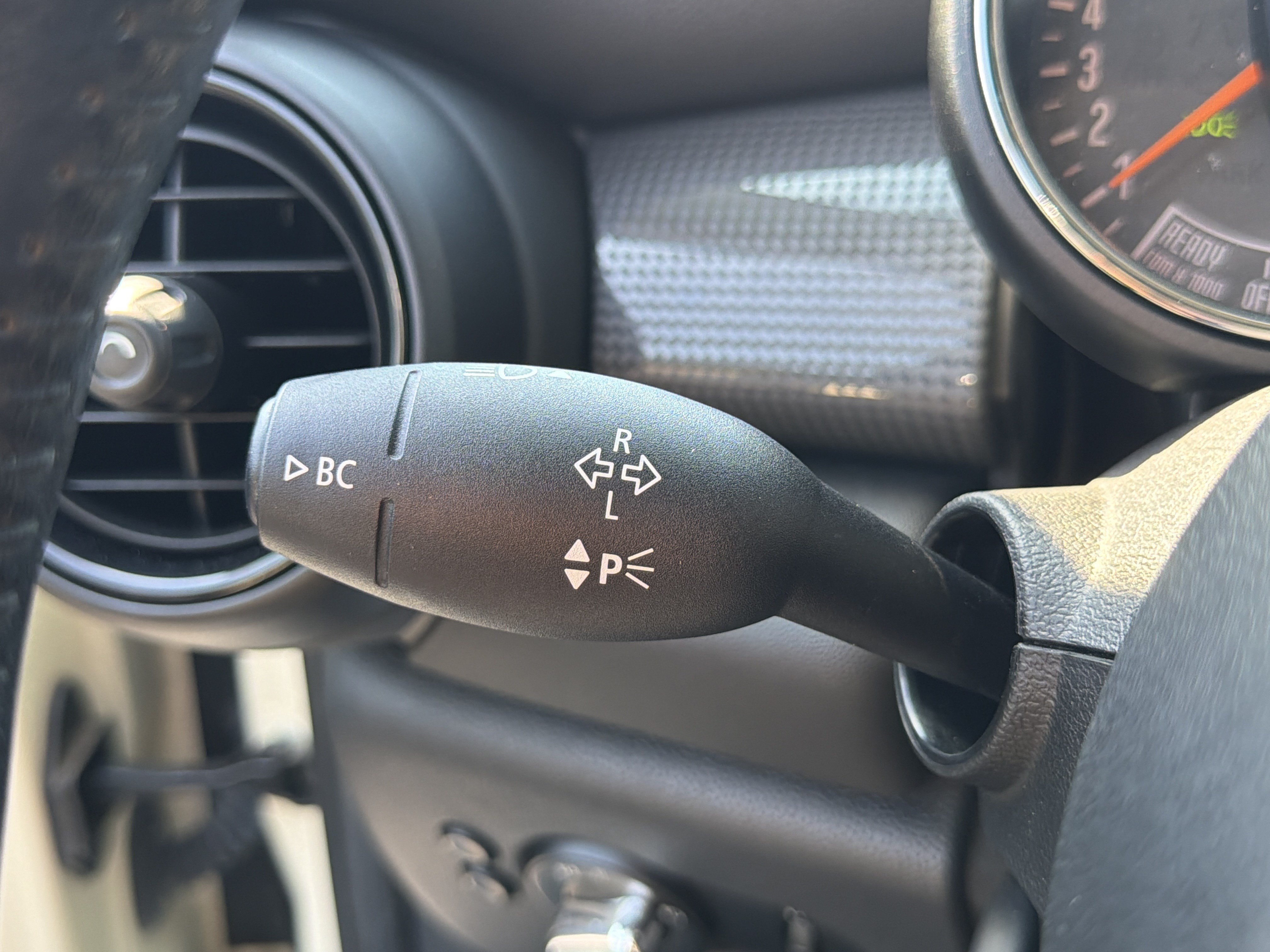 Used 2016 MINI Cooper 4-Door Hardtop FWD image 28