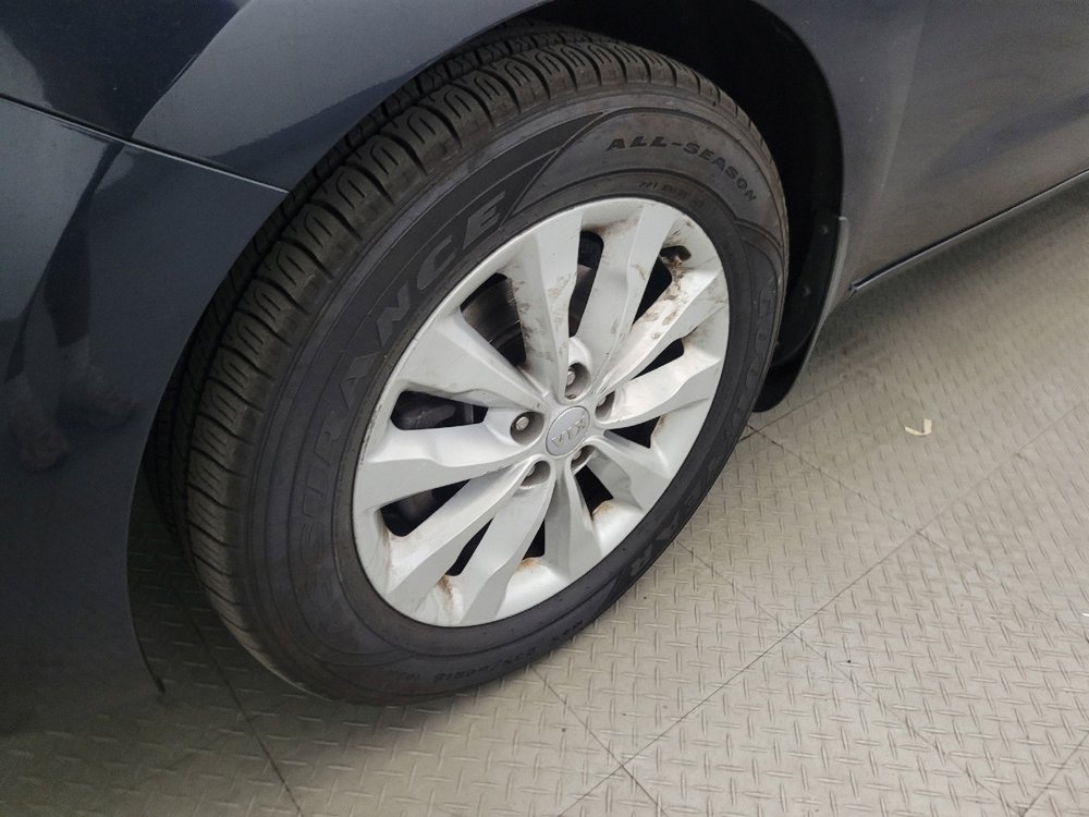 Used 2015 Kia Sedona EX FWD image 31