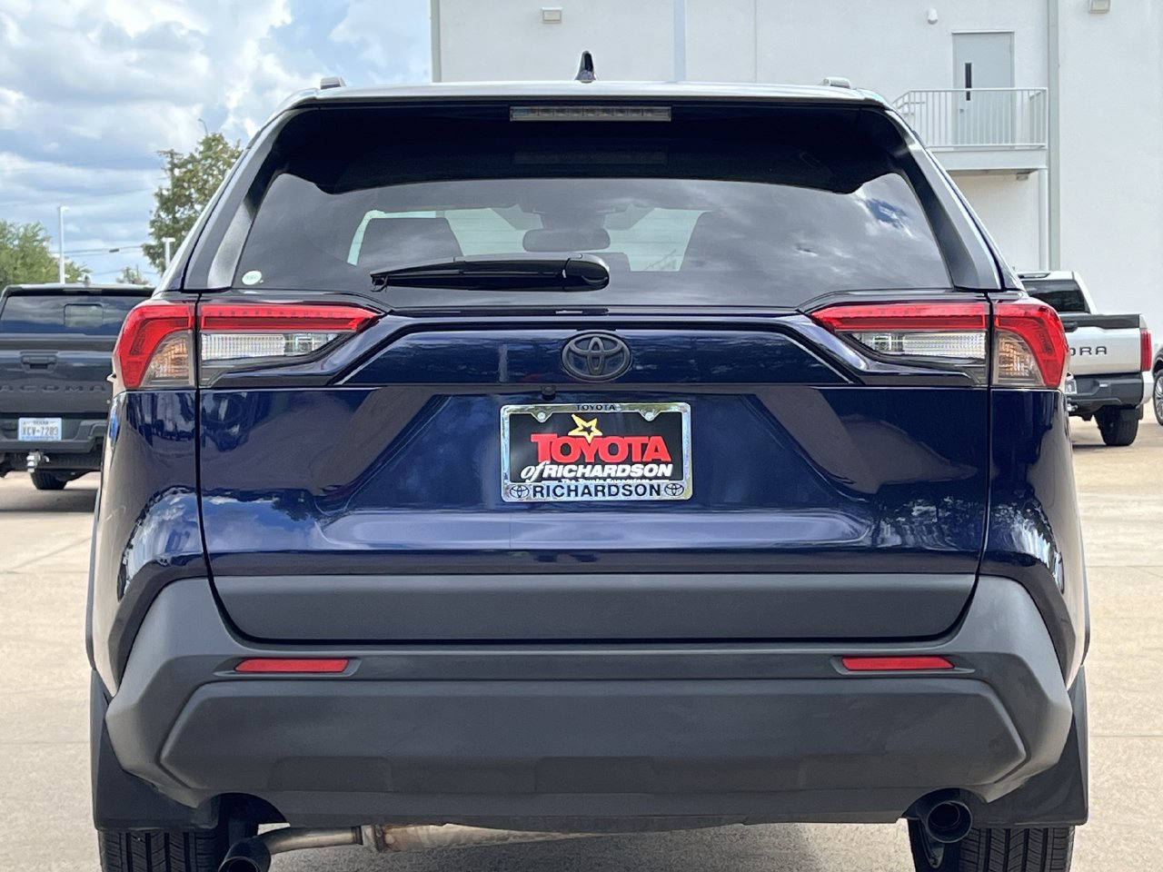 Used 2025 Toyota RAV4 XLE Premium FWD image 5