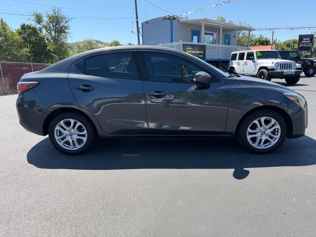 Used 2017 Toyota Yaris iA FWD image 21