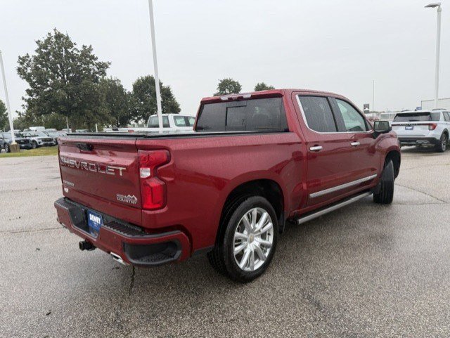 Used 2025 Chevrolet Silverado 1500 High Country AWD/4WD image 9