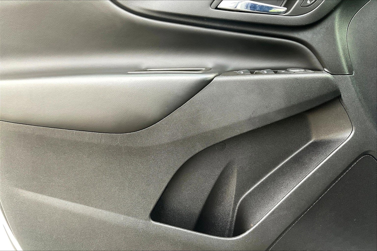 Used 2023 Chevrolet Equinox LT w/ LPO, Floor Liner Package image 15