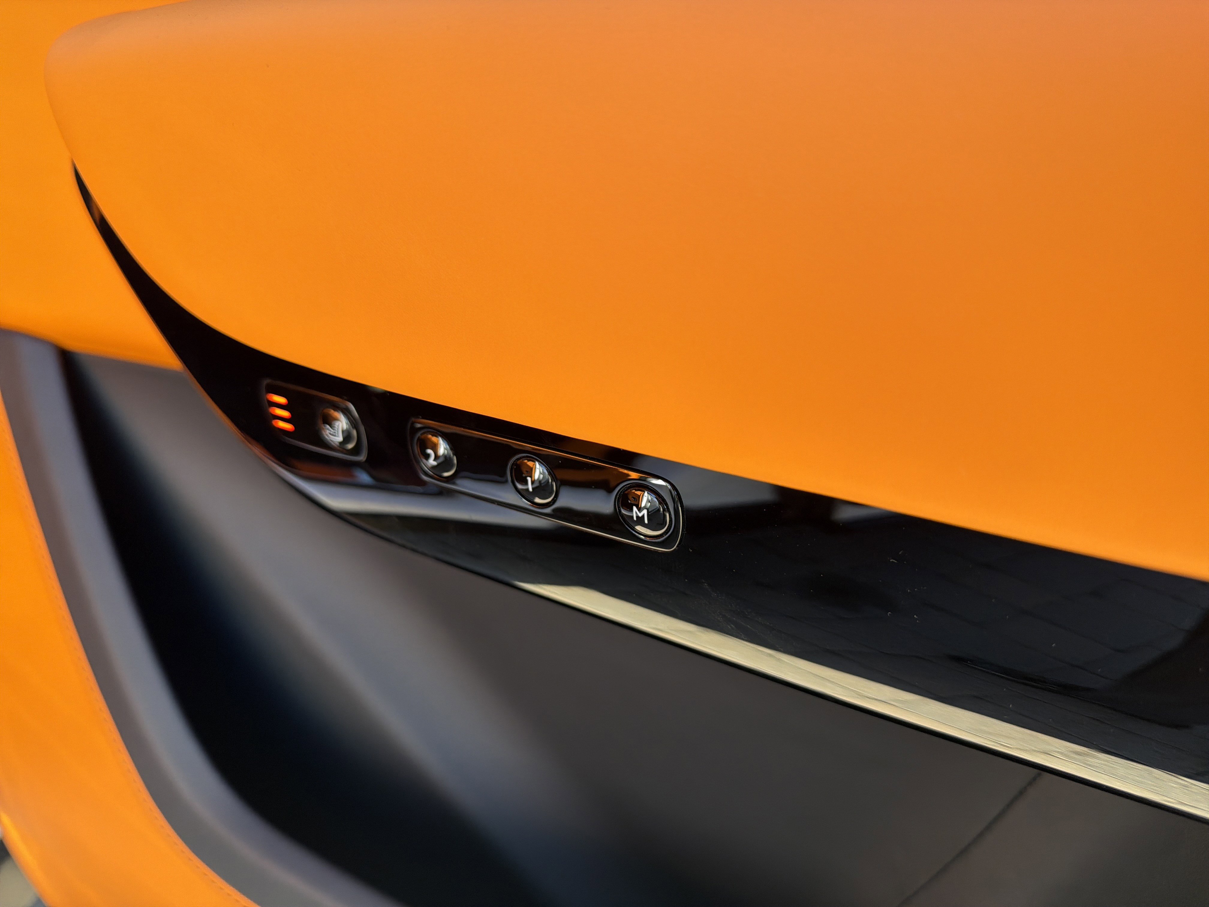 Used 2024 Rolls-Royce Cullinan w/ Dark Exterior Package image 47